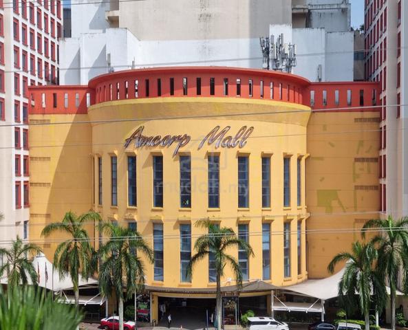 Amcorp Mall Retail Outlet 1