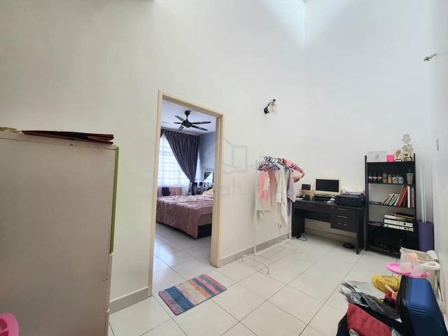 Nicely renovated, kitchen extend, 90% furnished, move in condition 5