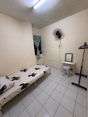 FLORA DAMANSARA BLOCK (F) small room 1