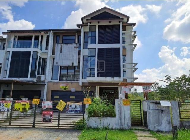 CORNER LOT cheap 3 storey terrace house Maple Terrace shah alam 1
