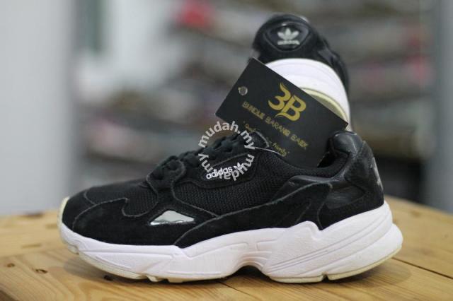 adidas falcon 36