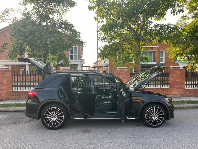 True 18/19 Mercedes Benz GLC 250 AMG DirectOwner - 3