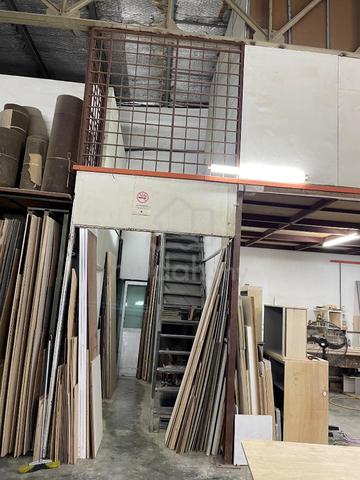 Jalan Bertram Taman Daya Single Storey Terrace Factory For Sale 单层排厂出售 1