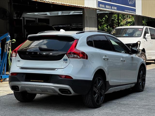 2016 Volvo V40 2.0 CROSS COUNTRY T5 (5 Cylinder) - 2