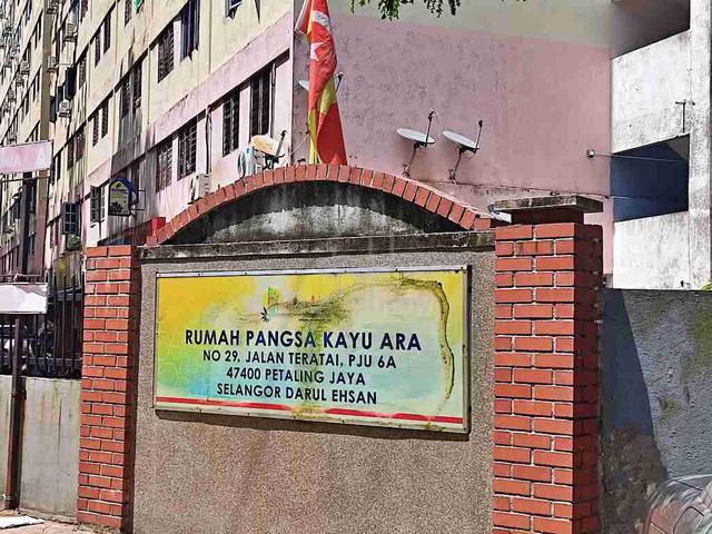 Rumah Pangsa Kayu Ara 2
