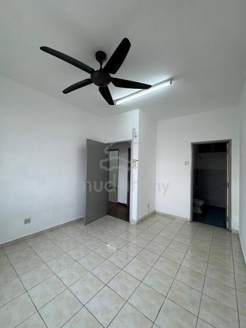 Indah Court Apartment (Bukit Indah) 1