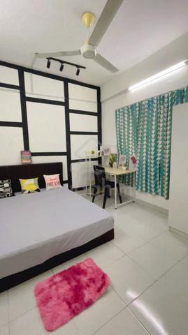 Medium Room Rental at Kemuning Aman Seksyen32 Zero Deposit Fully furni 1