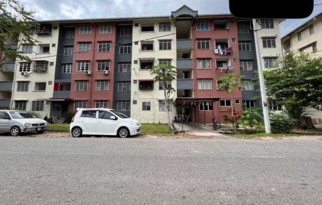 Rumah Pangsa Pantai Peringgit 1