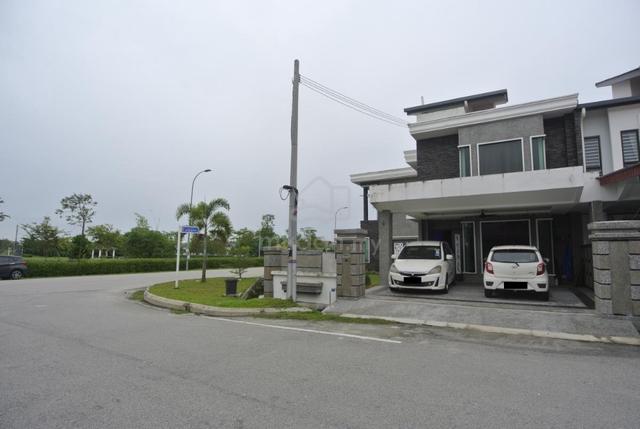 Fully Renovated | 2sty Corner Lot at Astana Bandar Putera 2 Klang 1