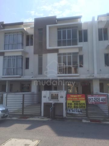 Townhouse Summer Homes Lake Vista Puchong 1