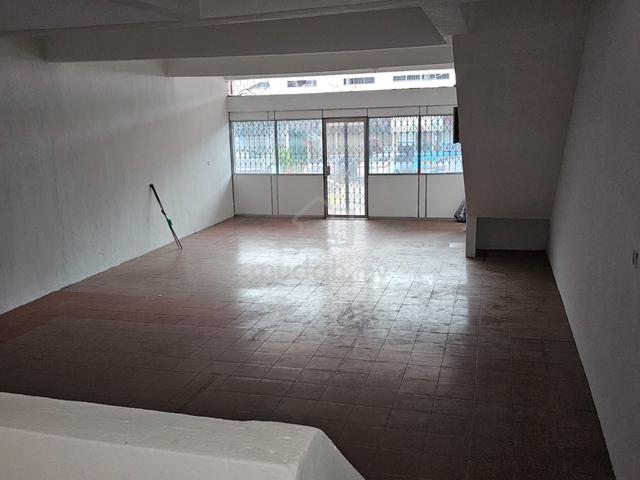 2 sty shop at Bakawali area tmn johor jaya jb 3
