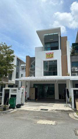 Cyberjaya Lakepoint Residence FREEHOLD 2.5 storey terrace Endlot 1