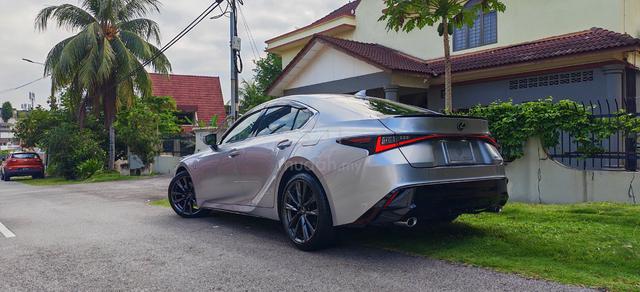 2023 Lexus IS300 2.0 F-SPORT 8000km - 2