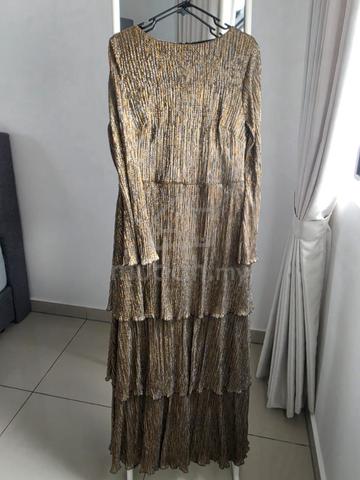 Gold Shimmer Layered Dress - photo 5 of 6