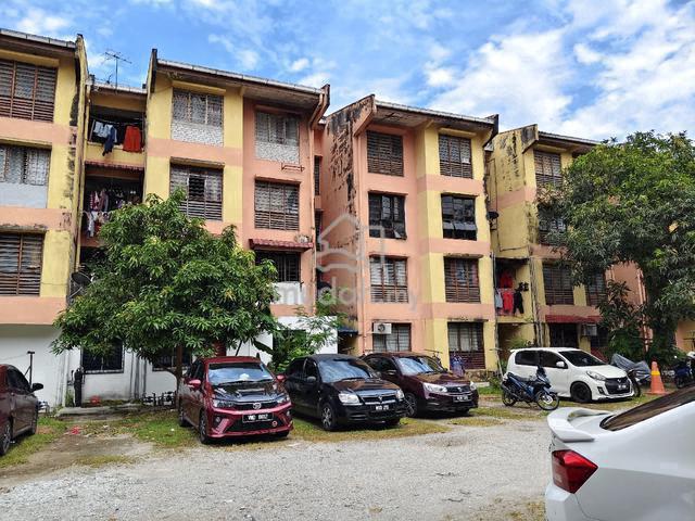 Flat Dato Ahmad Razali 1