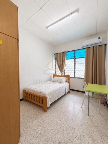Room for Rent @ Gelugor Penang Fully Furnish Ready to Move In Low Depo 1