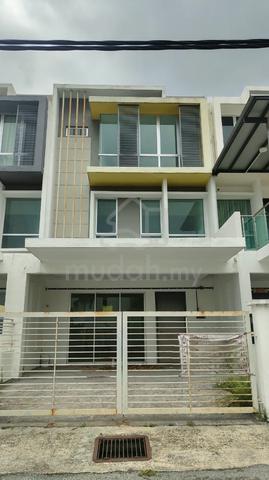 Kaseh height Jalan Semenyih Mewah 19 3sty terrace house 20x68 freehold 1