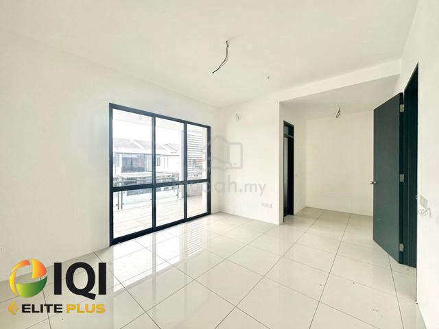 Super Big Yard !! 3025 SQFT | Garden Superlink Alma New 2sty Terrace 1