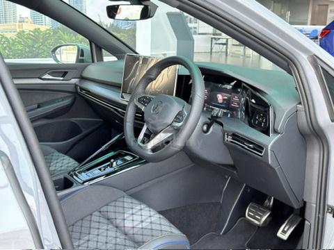 N2026 Golf R-Line 1.5eTSI - Facelift (5.5L/100KM) - 3
