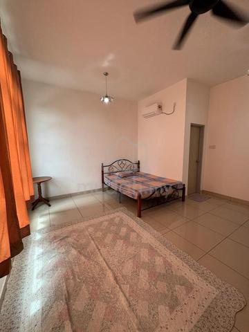 Room for rent in D'Summit Residences, Kempas Utama 1