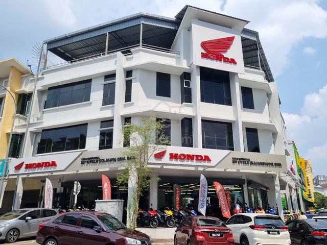 Kajang Taman Putra Freehold 3 Storey Corner Shop 1