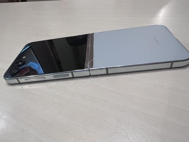 samsung z flip 5 256g - photo 3 of 4
