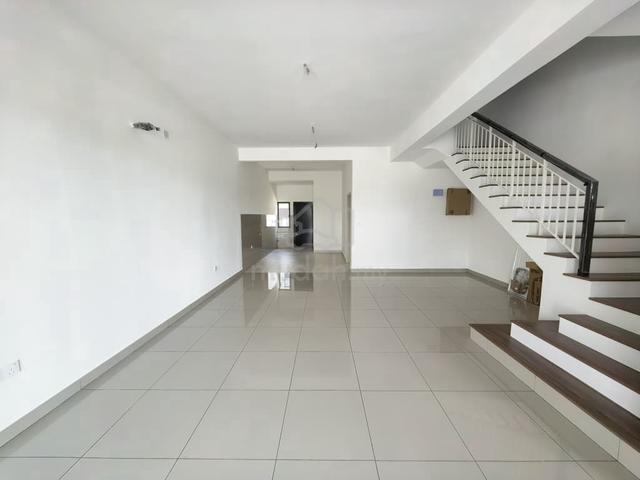 Opportunity Deal ! Brand New Casira 3 Bukit Raja Facing Lake FULL LOAN 1