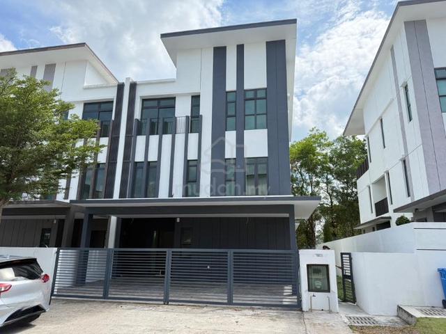 Kalista Park Homes, Bukit Rahman Putra 3 Storey Semi-D For Sale 1