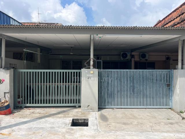 Homestay Depan Hospital Sultanah Nora Ismail Batu Pahat 1