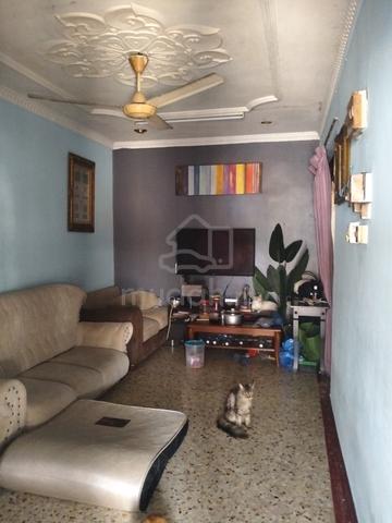 Intermediate single story house in Sri serdang for sale 1