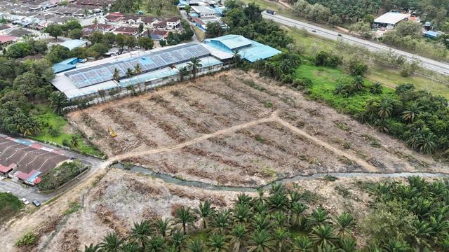 Land for Sale @ Simpang Renggam at Strategic location 1
