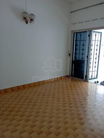Teres setingkat Bukit beruang Freehold Non bumi lot 1