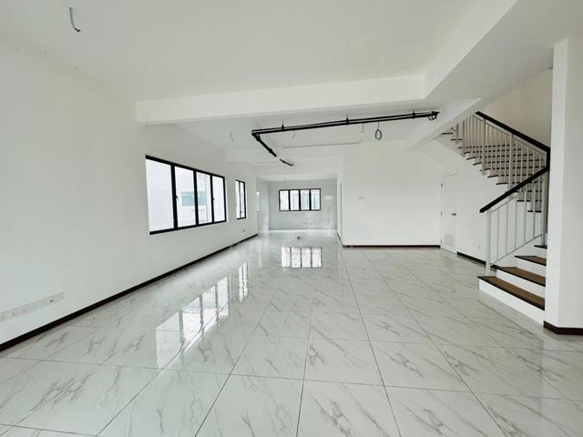 FACING PLAYGROUND END LOT 26 X 75 2 Sty Terrace SENNI Bukit Banyan 1