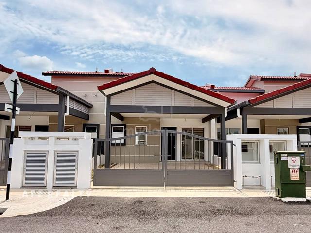 Single Storey Terrace 1606 sqft- with open yard inside 1