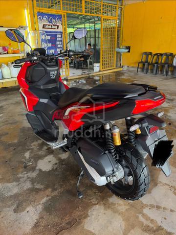 Honda ADV 160 (low millage 6k only) - photo 7 of 8