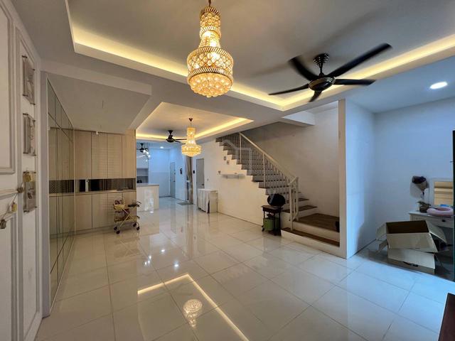 RENOVATED + GOOD LOCATION! 2 Storey Terrace Casa Green, Cybersouth 1