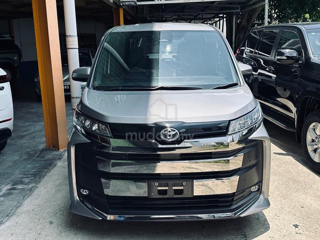 2022 Light Grey 7 Seaters Toyota NOAH 2.0 SZ - 2