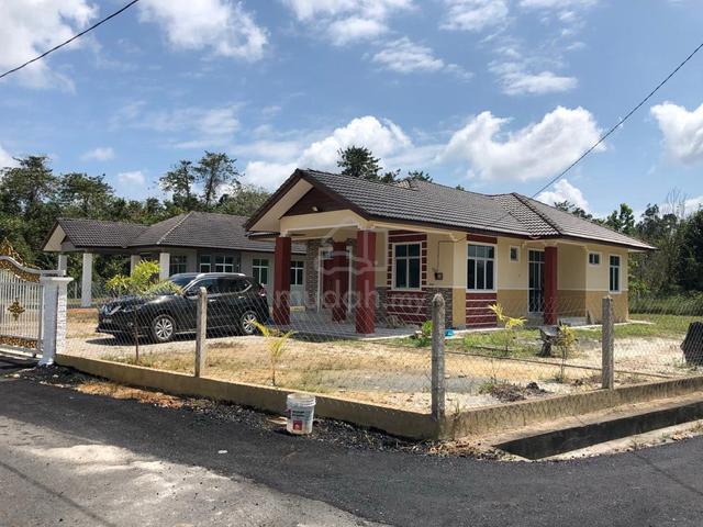 Rumah Bunglow di bandar Kuala Brang 1