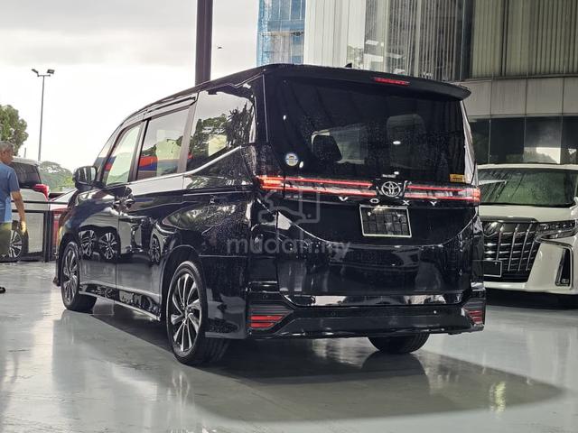 2022 Toyota VOXY 2.0 S-Z 2PD 7SEATER 38K KM - 2