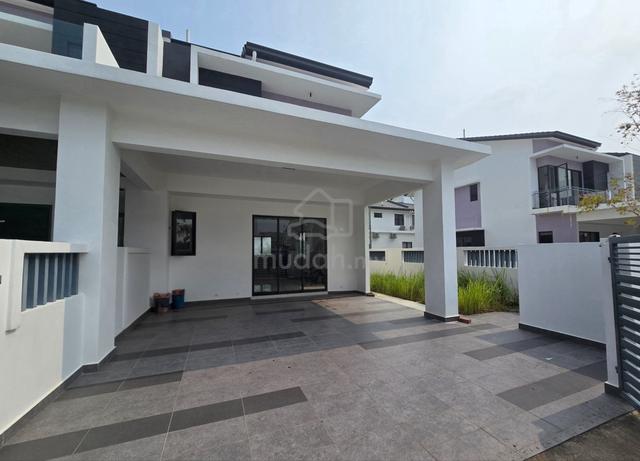 SPACIOUS EXTRA LAND! End lot Garden Home @ Robin, Bandar Rimbayu 1