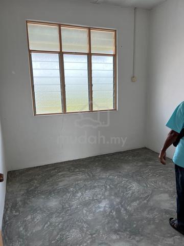 Rumah untuk dijual area parit raja 5
