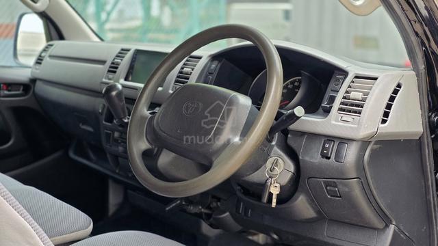 Toyota Hiace KDH200 2.7 Petrol Highroof Window Van - 5