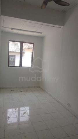 Taman scientex,jalan kancil, single storey,partial furnish, renovated 1