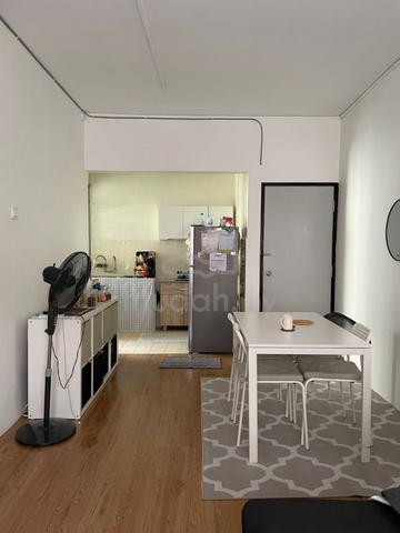 Flat Taman Molek 1