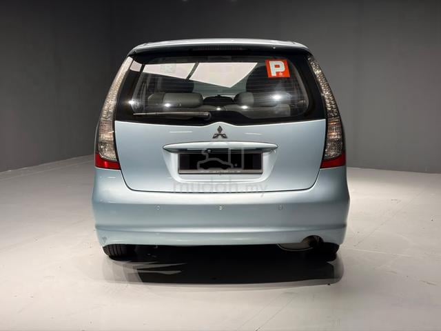 2004 Mitsubishi GRANDIS 2.4 MPV (A) - 4