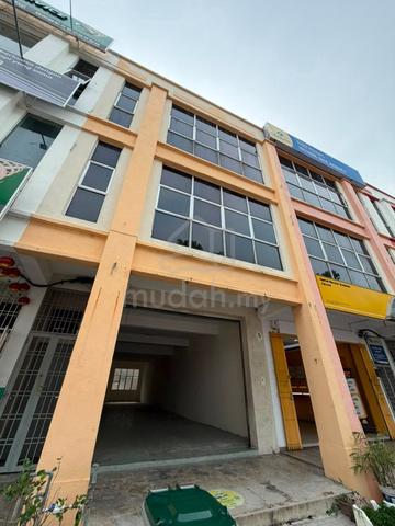 PERFECT BUSINESS LOCATION! FACE MAIN ROAD Shoplot  @ Semabok Perdana 1