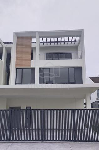 Twin Palm, 2.5 Storey Semi-D 1