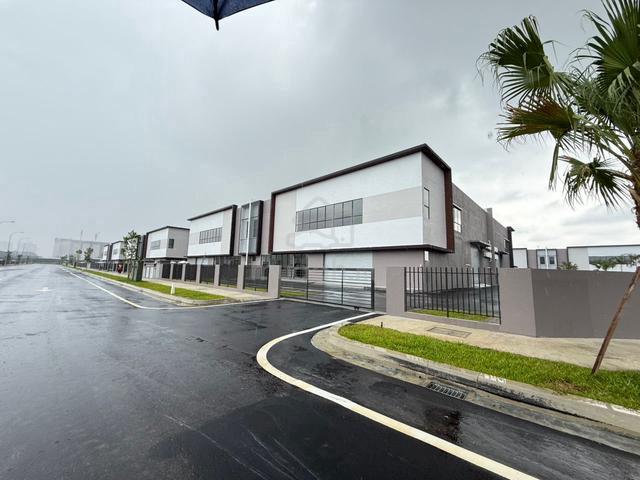 Taman Perindustrian Air Hitam 2 Storey Semi D 1