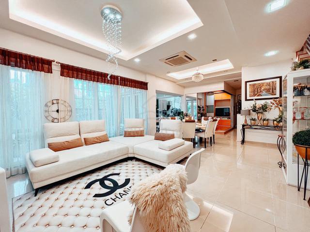 RUMAH CANTIK RENOVATED CORNER LOT Semi D Cluster Ampang Saujana 1