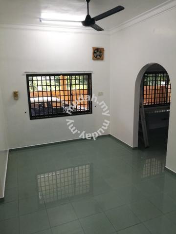 Muar semi D Rooms for Rent 1